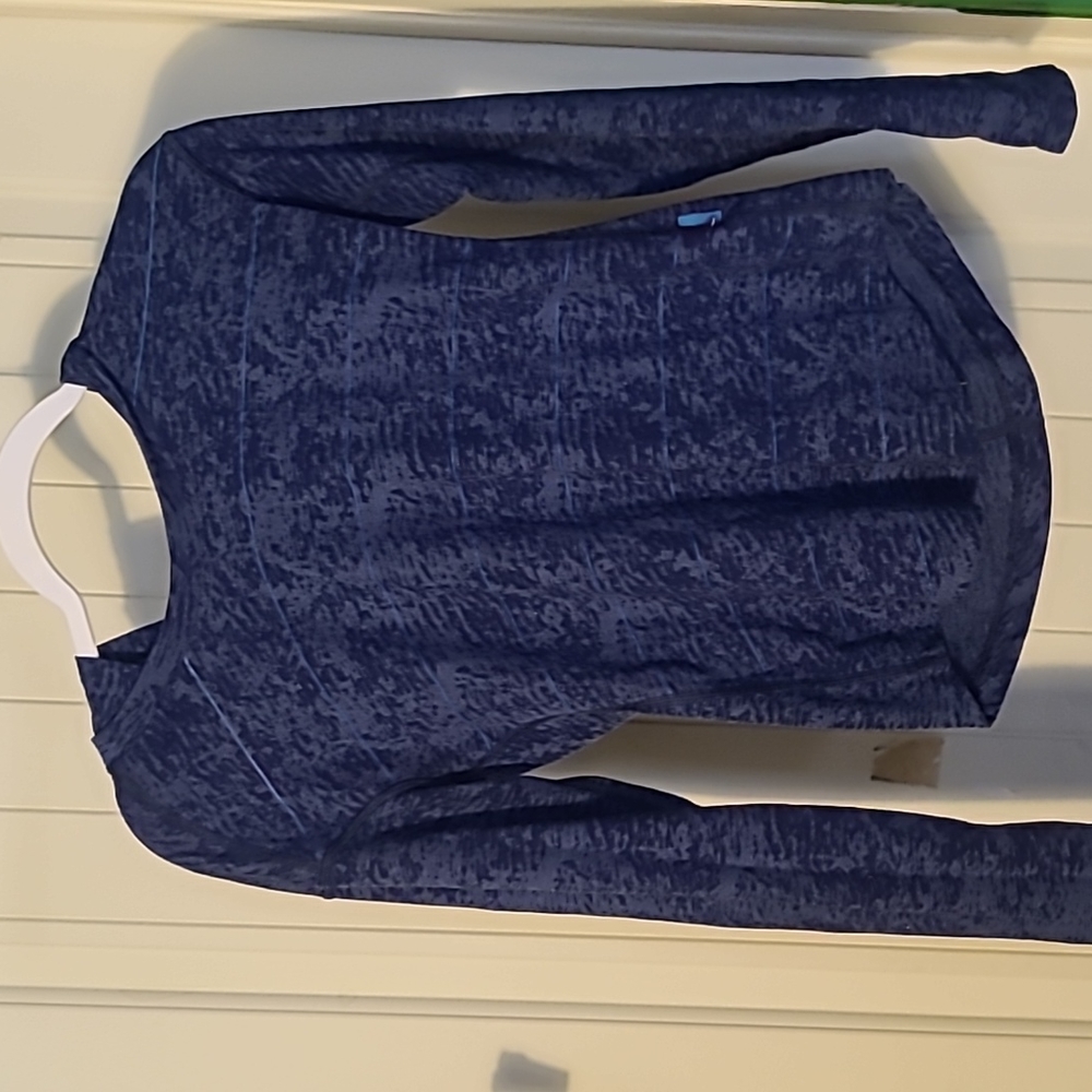 Mountain Hardwear top